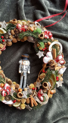 Wianek świąteczny z dziakiem do orzechów Ø 45cm