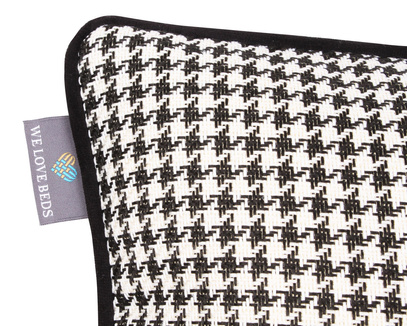 Poduszka Check Black z wkładem 45 x 45 cm  We Love Beds