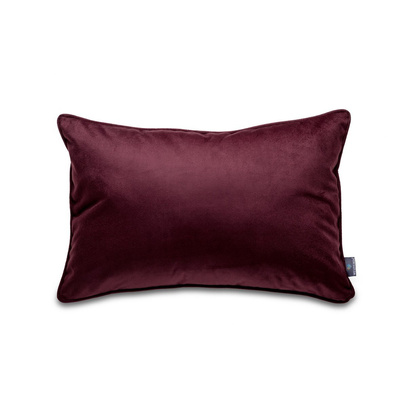 Poduszka dekoracyjna z wkładem Eggplant 40 x 60 cm  We Love Beds