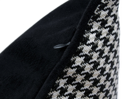 Poduszka Check Black z wkładem 45 x 45 cm  We Love Beds