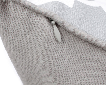 Poduszka dekoracyjna z wkładem Clover Gray 60 x 60 cm  We Love Beds