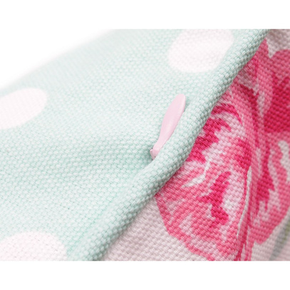 Poduszka dekoracyjna z wkładem Roses Mint 60 x 60 cm  We Love Beds