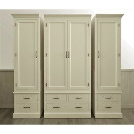 Szafa modułowa szer/głęb/wys: 230 x 62 x 220 cm.
