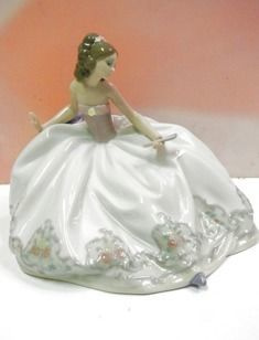 Figura porcelanowa AT THE BALL Lladro