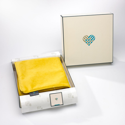 Poduszka dekoracyjna z wkładem Gold 50 x 50 cm  We Love Beds