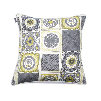 Poduszka dekoracyjna z wkładem Spain Mosaic Green 60 x 60 cm  We Love Beds