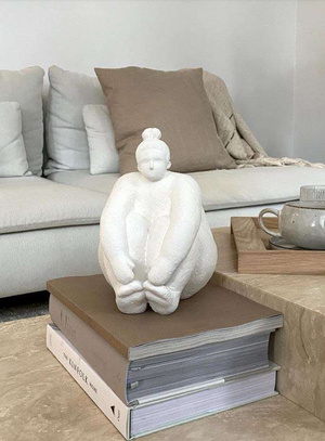 Kobieta figura dekoracyjna biała H24 cm Lene Bjerre 