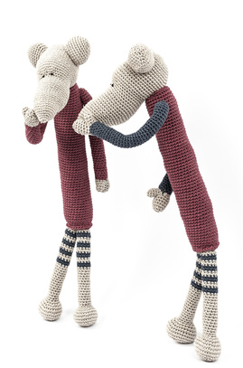 Myszka w bordowym sweterku HOA MOA H 42 cm