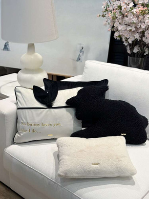 Poduszka Easter Lamb Black Poduszka SL Collection 55 x 35 cm
