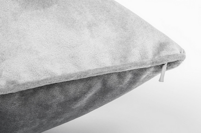 Poduszka dekoracyjna z wkładem Silver 45 x 45 cm  We Love Beds